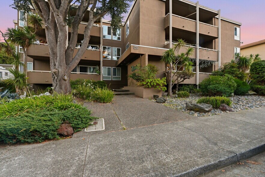 2421 Carlmont Dr, Belmont, CA à vendre - Photo du bâtiment - Image 2 de 22