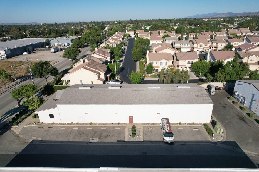 1265 E 7th St, Upland, CA à louer - Aérien - Image 3 de 4