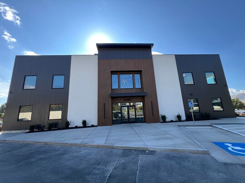 3387 W Mayflower Way, Lehi, UT à louer - Photo du bâtiment - Image 2 de 10