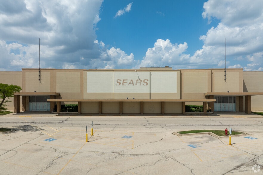 400 Golf Mill Ctr, Niles, IL for sale - Building Photo - Image 3 of 4