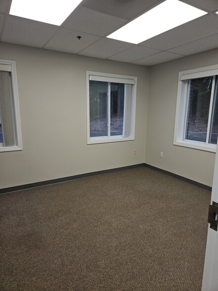 118 Long Pond Rd, Plymouth, MA for lease - Building Photo - Image 3 of 9