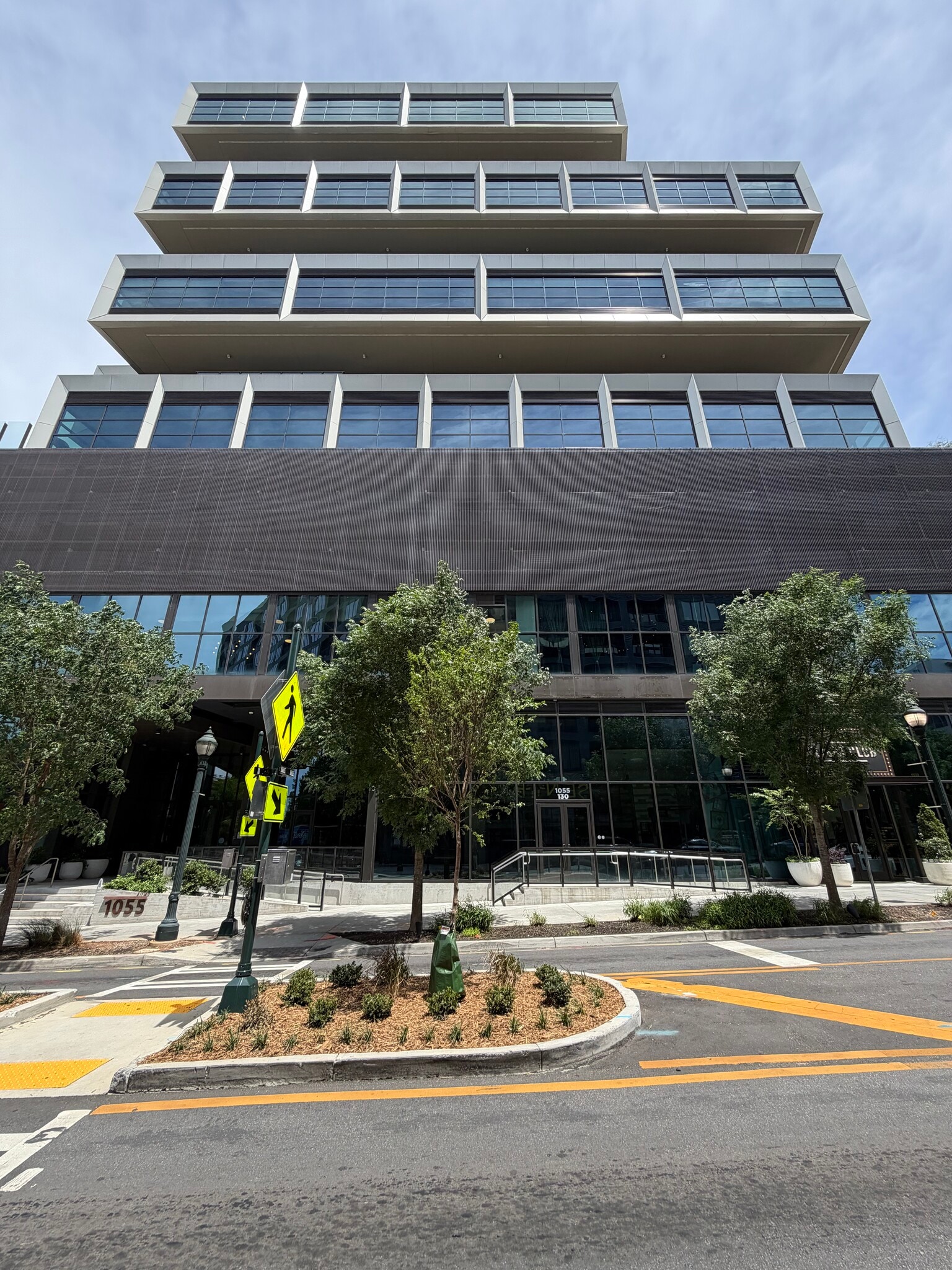 1055 Howell Mill Rd, Atlanta, GA à louer Photo du bâtiment- Image 1 de 4