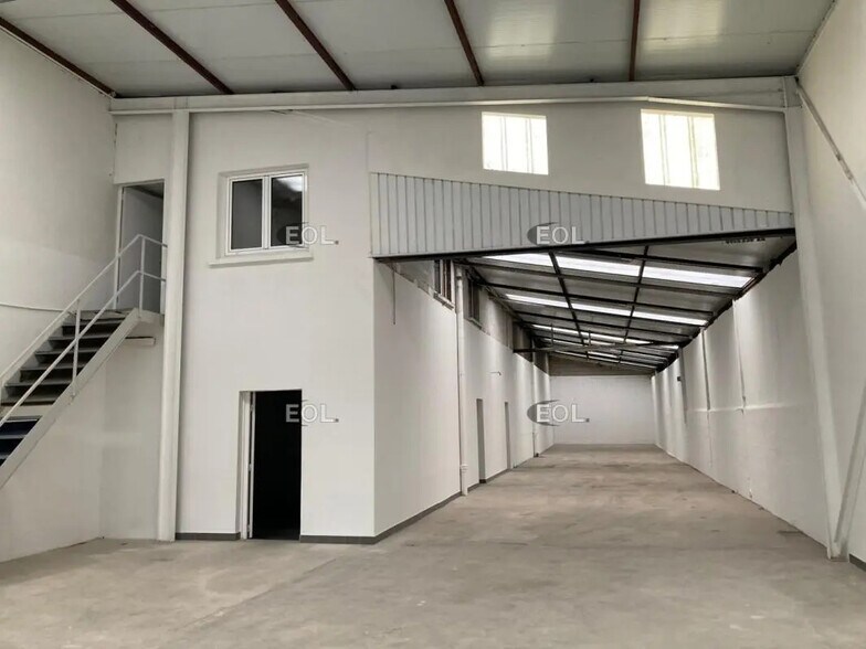 Flex in Sucy-en-Brie for lease - Building Photo - Image 3 of 5