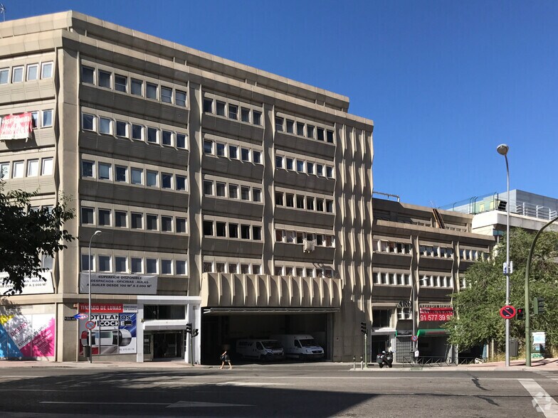 Avenida del Llano Castellano, 15, Madrid, Madrid à louer - Photo du bâtiment - Image 2 de 2