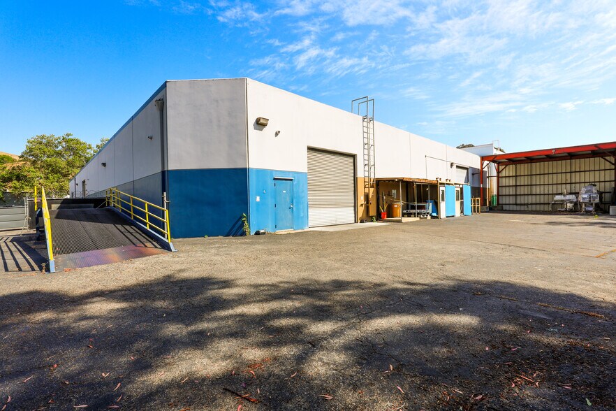 3215 Producer Way, Pomona, CA à louer - Photo du bâtiment - Image 2 de 3