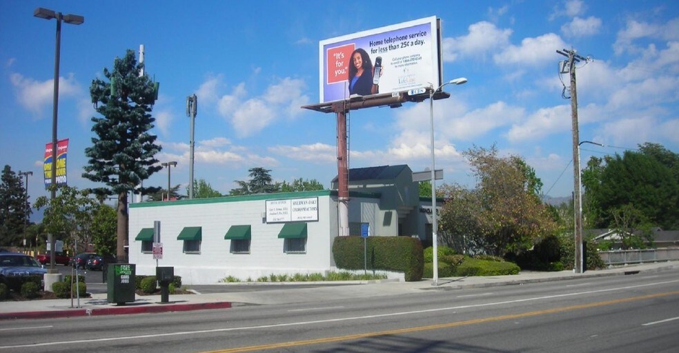 12849 Magnolia Blvd, Van Nuys, CA à vendre - Photo du bâtiment - Image 2 de 13
