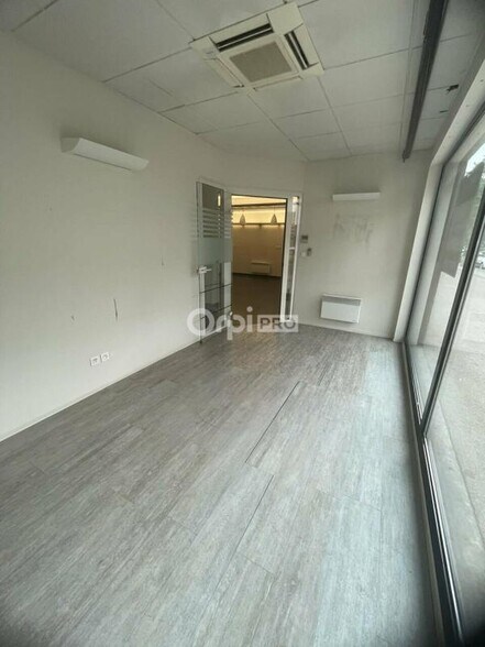 Retail in Dijon for lease - Interior Photo - Image 3 of 10