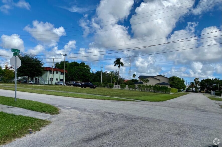 106 NE 3rd Rd, Homestead, FL for sale - Primary Photo - Image 1 of 6