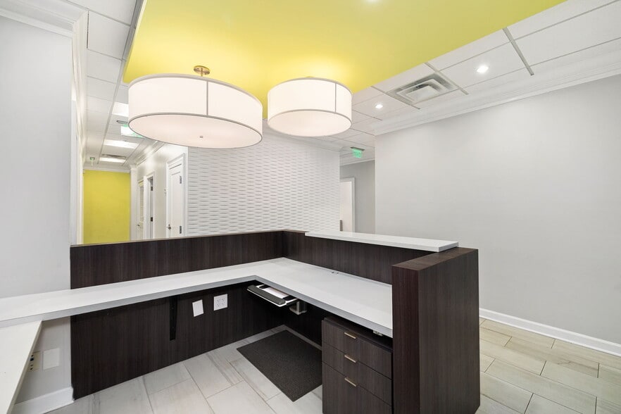 5064 Roswell Rd, Atlanta, GA for sale - Interior Photo - Image 3 of 22