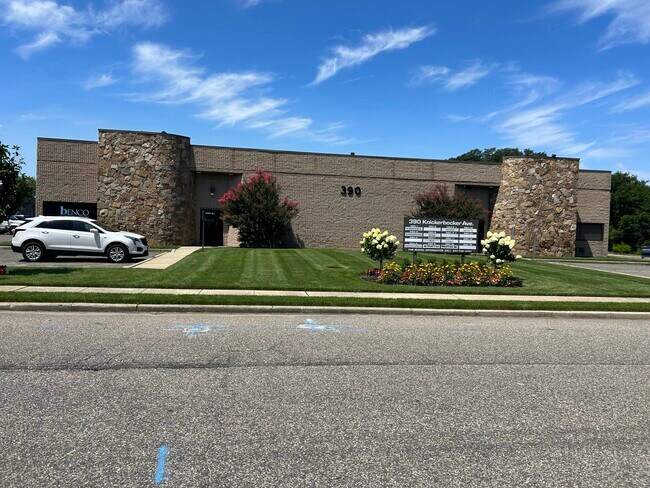 More details for 390 Knickerbocker Ave, Bohemia, NY - Industrial for Lease