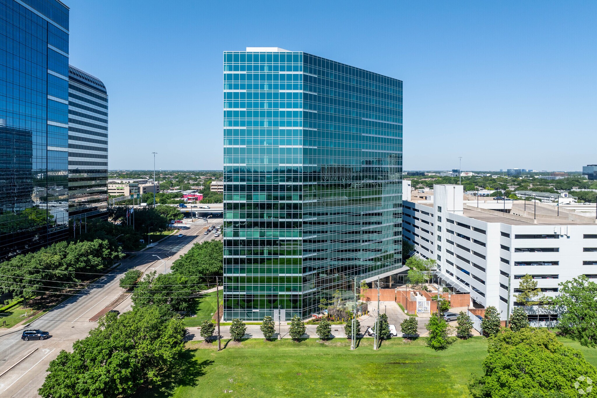 10350 Richmond Ave, Houston, TX for lease Primary Photo- Image 1 of 8