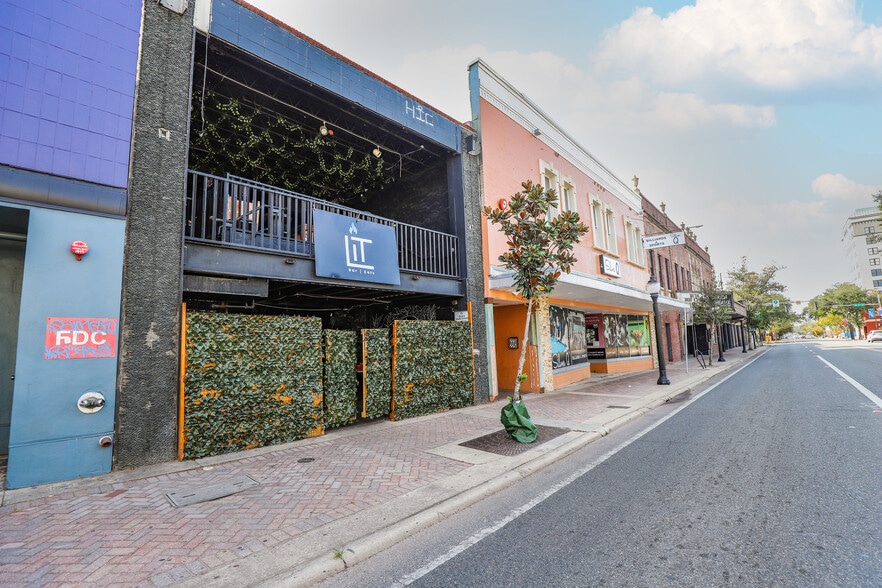 211 W University Ave, Gainesville, FL for lease - Building Photo - Image 2 of 3