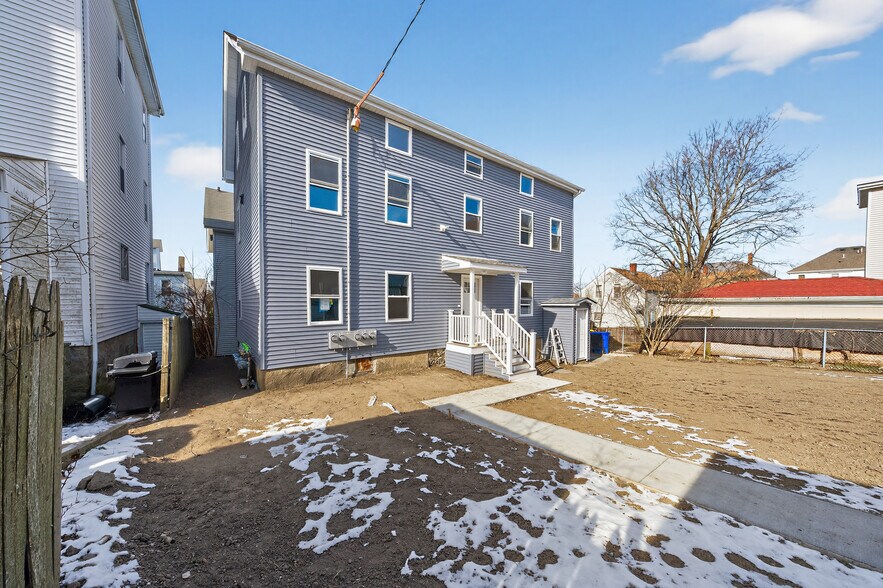 165 Grant St, Fall River, MA à vendre - Photo du bâtiment - Image 3 de 59