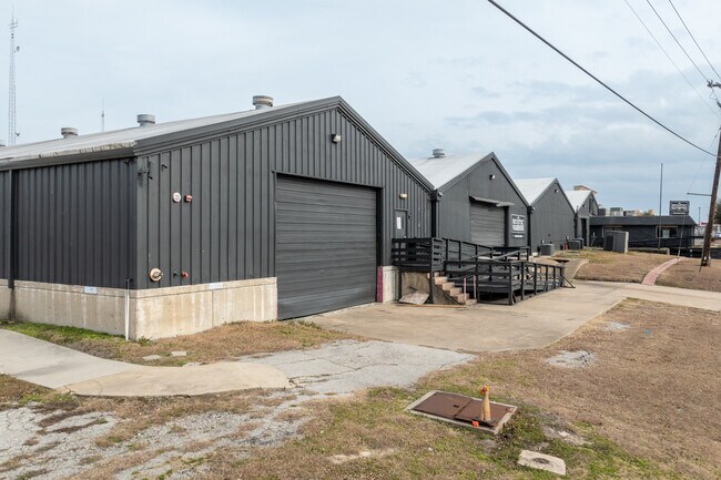 Plus de détails pour 1411 S Goliad St, Rockwall, TX - Industriel à louer