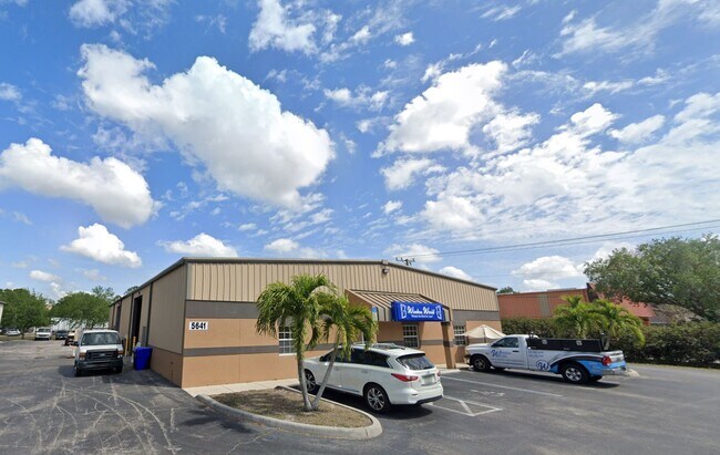 Plus de détails pour 5641 Division Dr, Fort Myers, FL - Industriel à louer