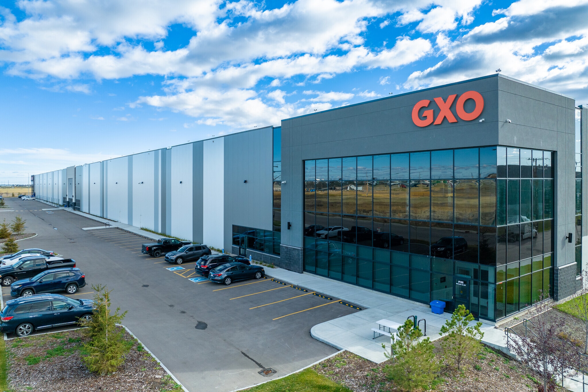 6575 68 Av SE, Calgary, AB for sale Primary Photo- Image 1 of 1