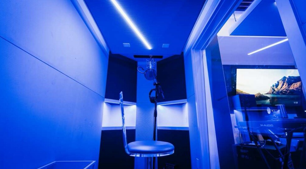 5325 Topanga Canyon Blvd, Woodland Hills, CA à louer - Photo intérieure - Image 3 de 15