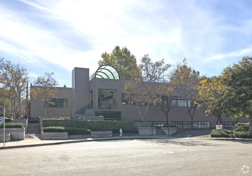 525 South Dr, Mountain View, CA à louer - Photo du bâtiment - Image 2 de 2