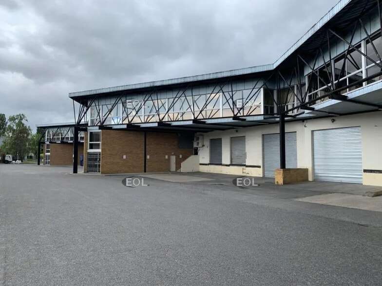 Industrial in Morangis for lease - Building Photo - Image 3 of 6