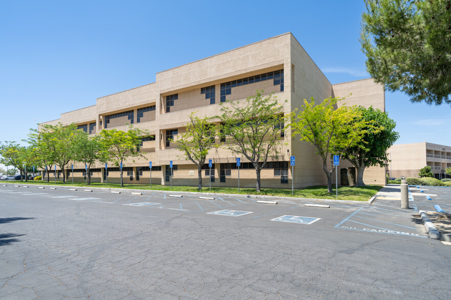 44215 15th St W, Lancaster, CA for lease - Building Photo - Image 1 of 25