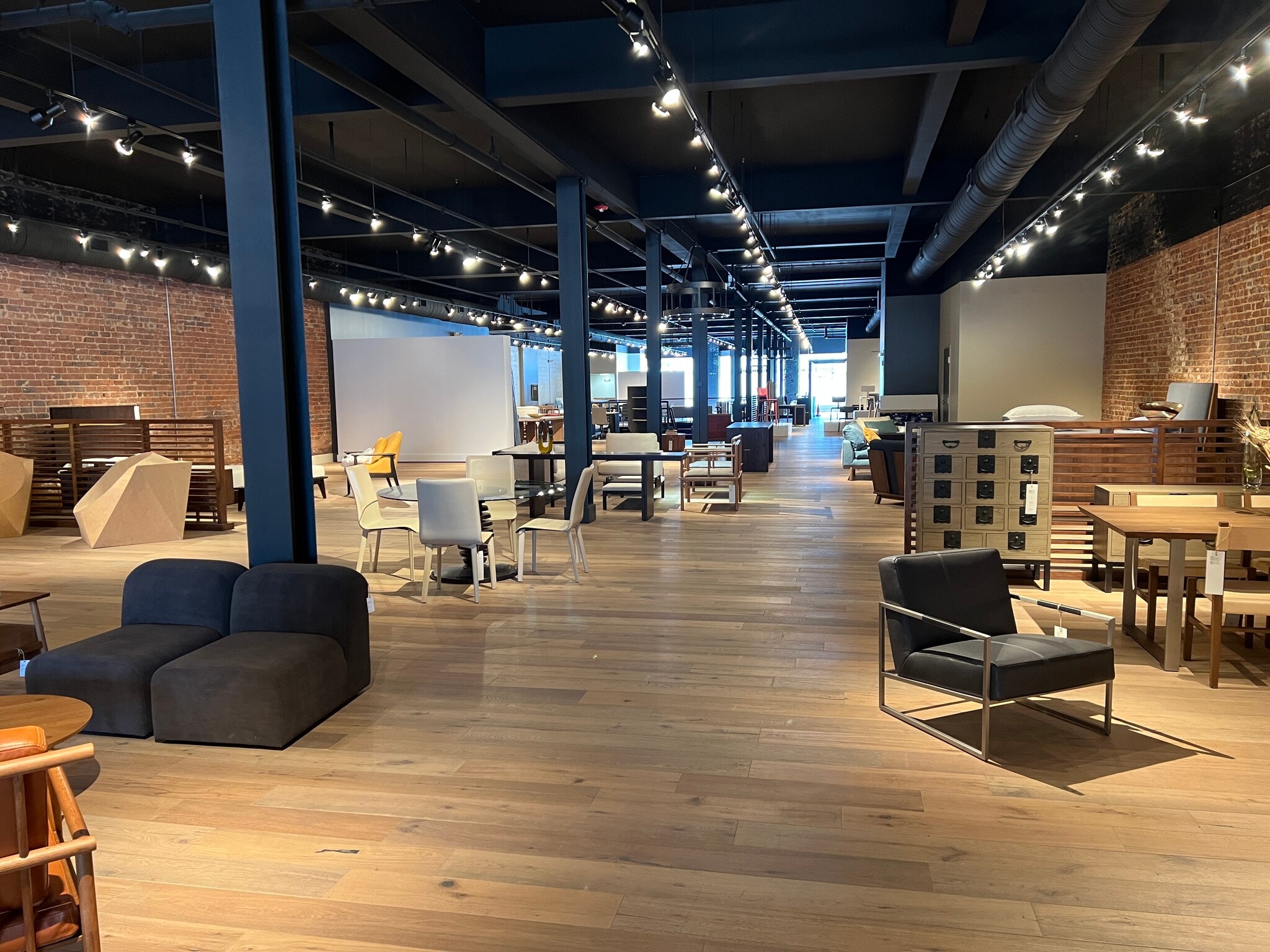 118 N Main St, High Point, NC for lease Interior Photo- Image 1 of 12