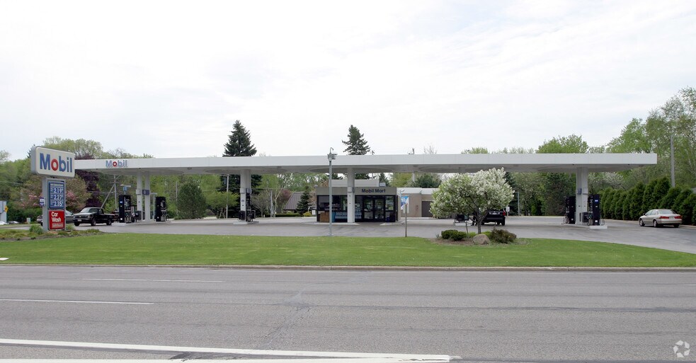 14035 W Capitol Dr, Brookfield, WI à louer - Photo du bâtiment - Image 2 de 3