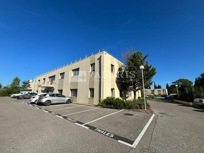 Office in Vitrolles for lease - Building Photo - Image 2 of 11