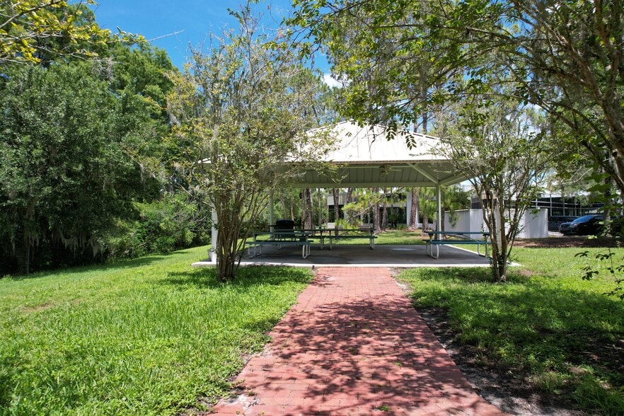 13075-13079 N Telecom Pky, Tampa, FL for sale - Building Photo - Image 3 of 8