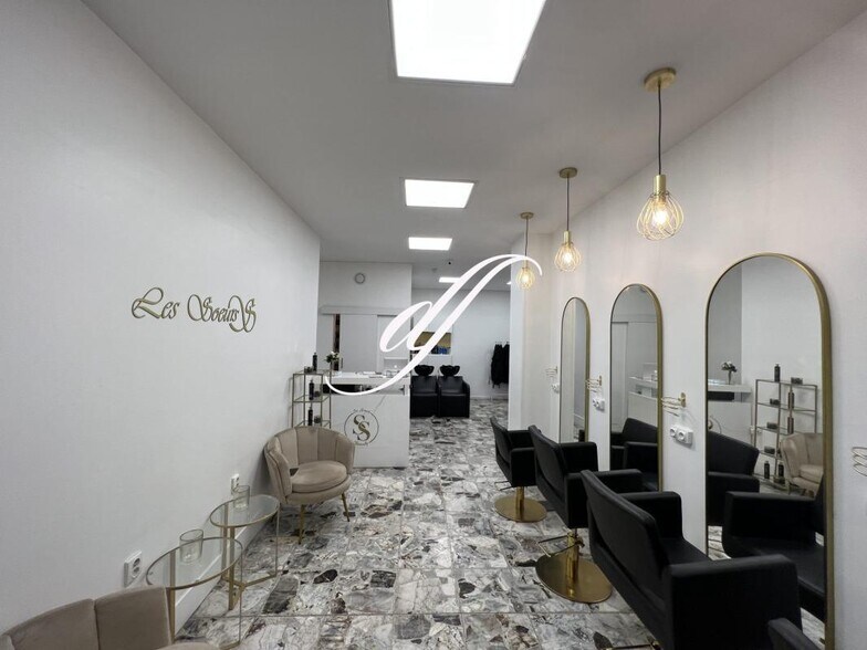Retail in Paris for lease - Interior Photo - Image 1 of 1