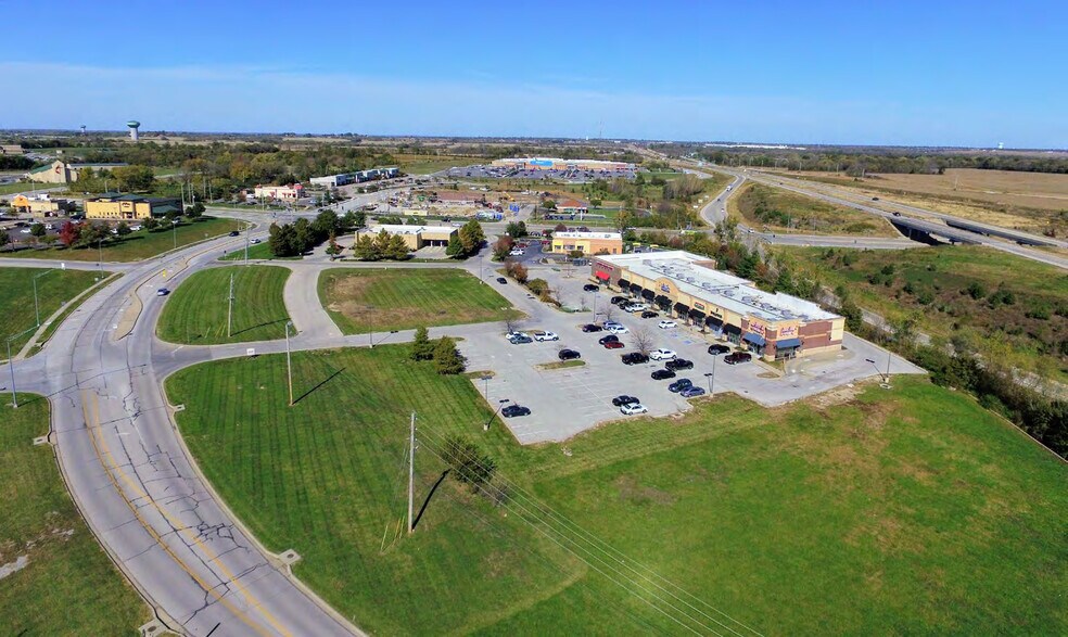 Raintree Shopping Center Pad Sites portefeuille de 2 propriétés à vendre sur LoopNet.ca - Aérien - Image 2 de 3