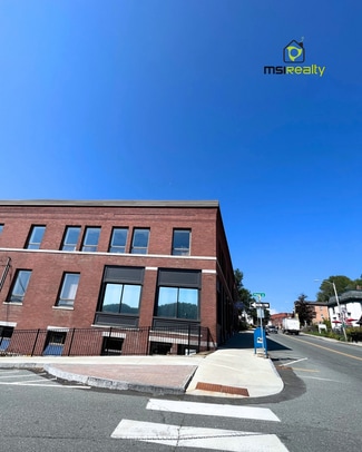 Plus de détails pour 42-67 Eastern Ave, Saint Johnsbury, VT - Bureau à louer