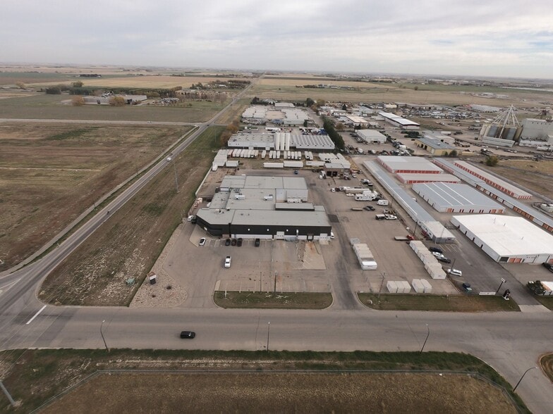 2525 36 St N, Lethbridge, AB for lease - Building Photo - Image 3 of 3
