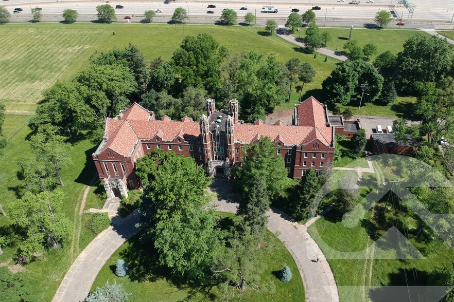 23300 W Davison St, Detroit, MI for lease - Primary Photo - Image 1 of 6