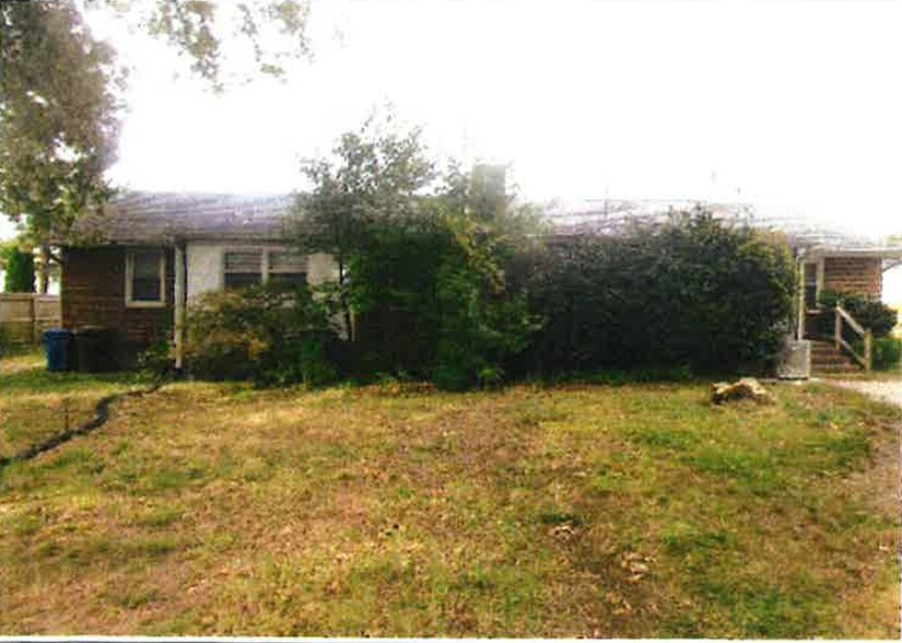 2 Colonial Pl, Newport News, VA à vendre - Photo du bâtiment - Image 2 de 3