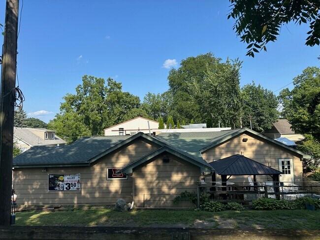 Plus de détails pour 25344 W Richmond Ave, Antioch, IL - Commerce de détail à vendre