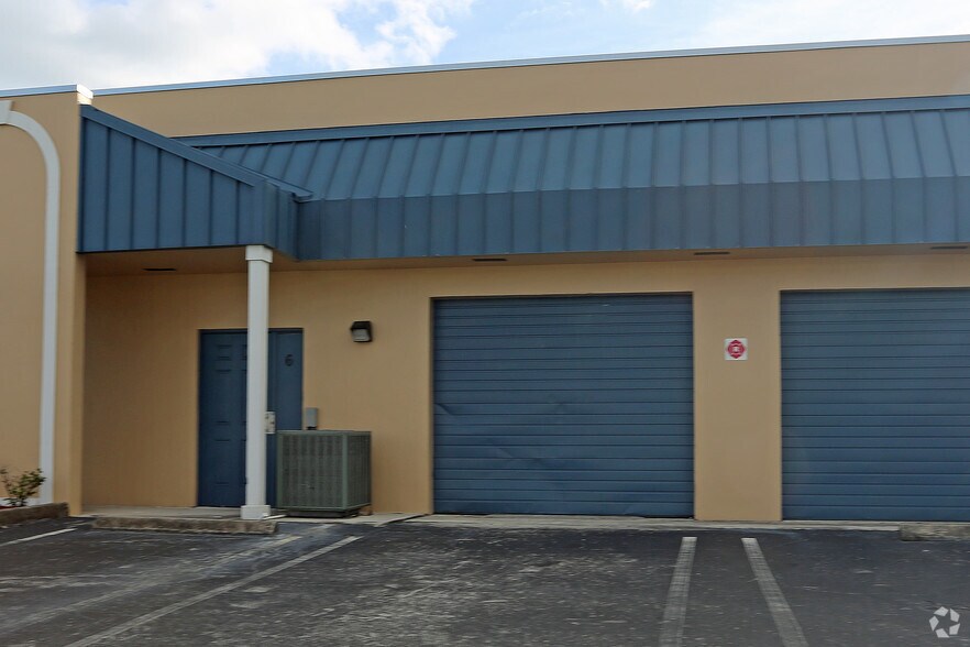 2910 Commerce Park Dr, Boynton Beach, FL for lease - Building Photo - Image 3 of 3