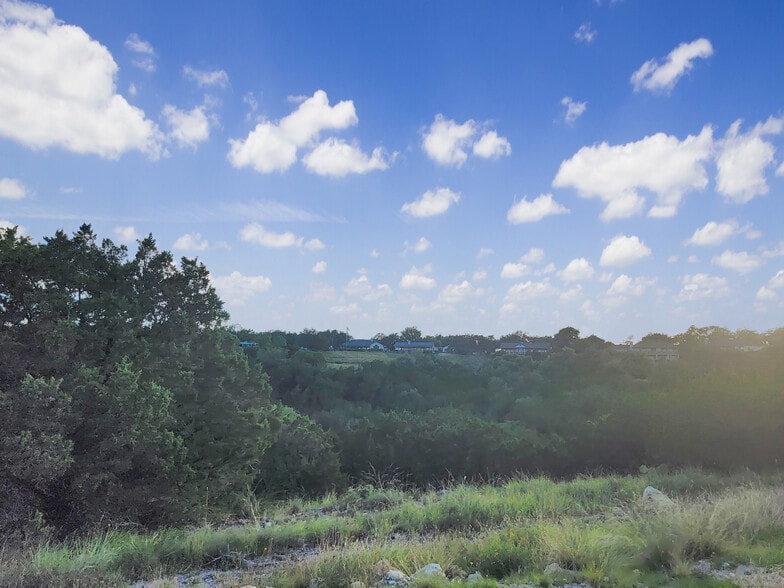 9063 Bell Ln, Lago Vista, TX à vendre - Photo du bâtiment - Image 3 de 12