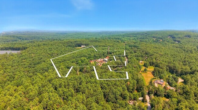 Plus de détails pour 76 Coburn Rd, Berlin, MA - Spécialité à vendre