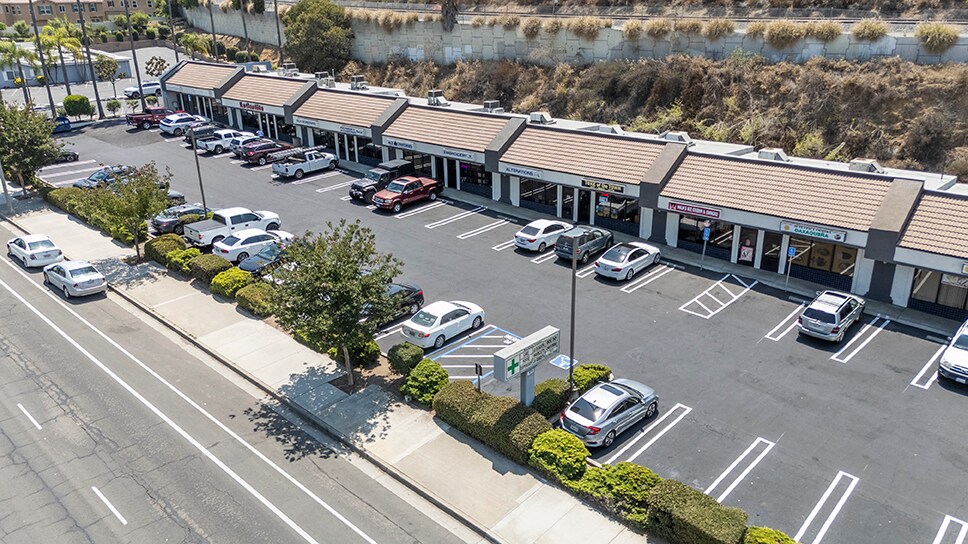 1275 S Santa Fe Ave, Vista, CA à vendre - Photo du bâtiment - Image 3 de 6