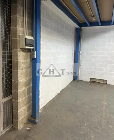 Industrial in Saint-Denis for lease - Interior Photo - Image 2 of 7