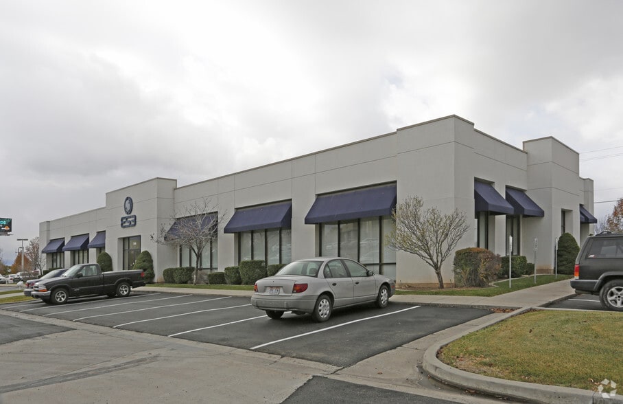 1346 S Legend Hills Dr, Clearfield, UT for lease - Primary Photo - Image 3 of 6