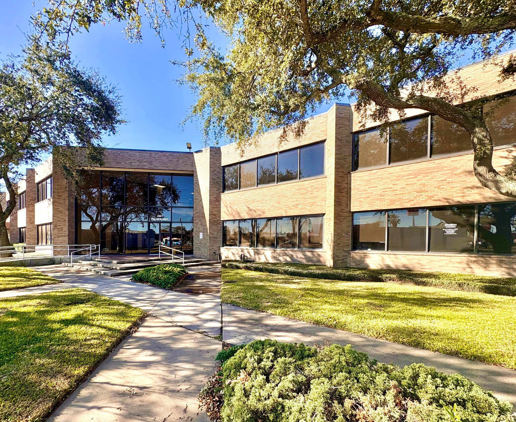 2501 Palmer Hwy, Texas City, TX for lease Primary Photo- Image 1 of 10
