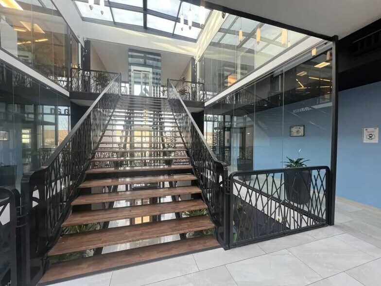 Office in Bussy-Saint-Martin for lease - Interior Photo - Image 3 of 19