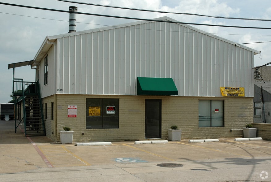 2529 Merrell Rd, Dallas, TX for lease - Building Photo - Image 2 of 13