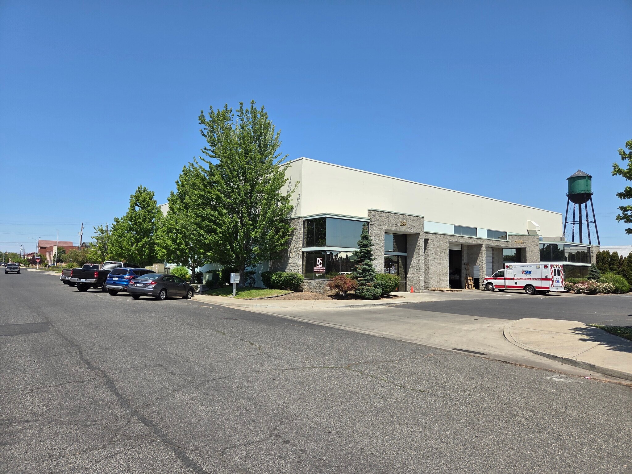 217-229 S 2nd Ave, Yakima, WA à vendre Photo du bâtiment- Image 1 de 1