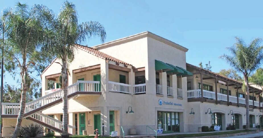 1270 E Garvey St, Covina, CA à louer Photo principale- Image 1 de 5