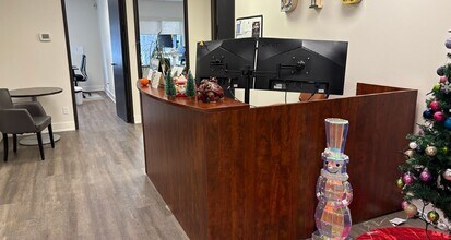 5409 Eglinton Ave W, Toronto, ON à louer Hall d’entrée- Image 2 de 2