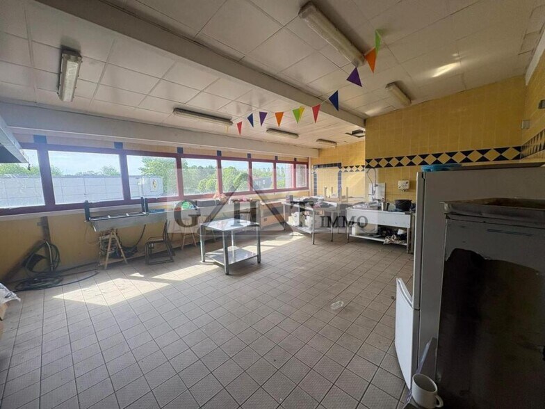 Retail in Savigny-le-Temple for sale - Interior Photo - Image 3 of 9