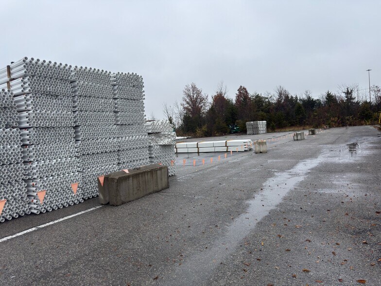 6702 Enterprise Dr, Louisville, KY à louer - Photo du bâtiment - Image 2 de 5