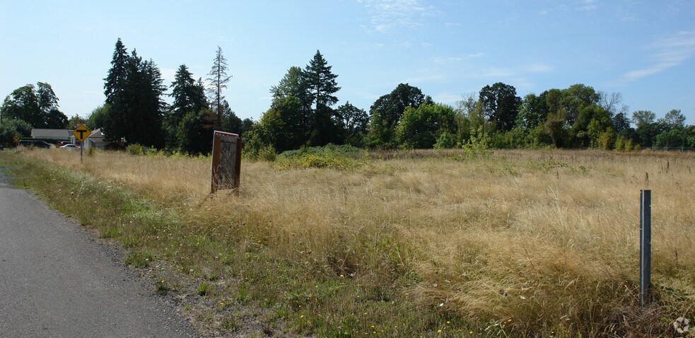 5155 Ridge Dr NE, Salem, OR à vendre - Photo du bâtiment - Image 2 de 5